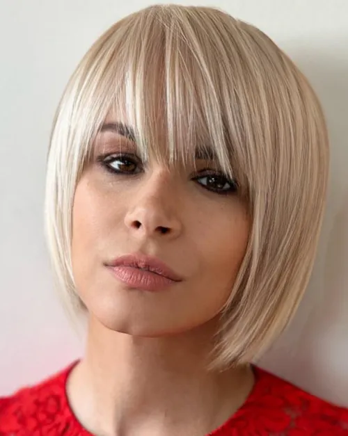 2-blonde-layered-bob-with-bangs