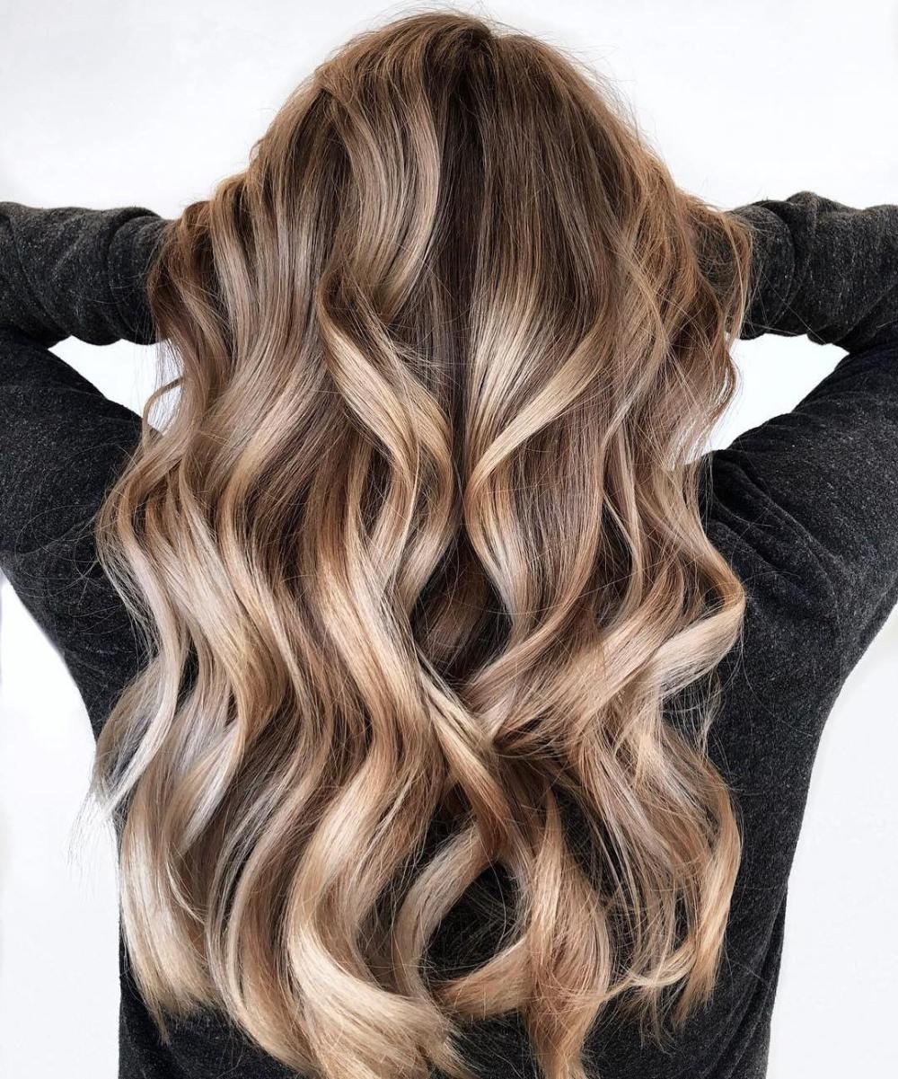 Shiny Bronde Balayage For Long Hair