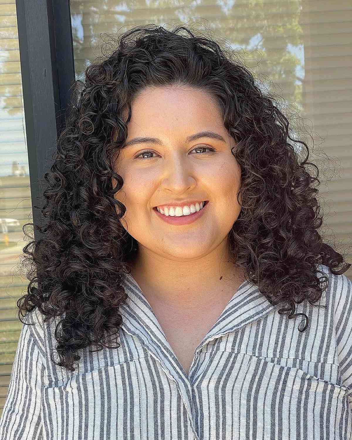 Balanced Mid-Length Curly Shag for Round Faces